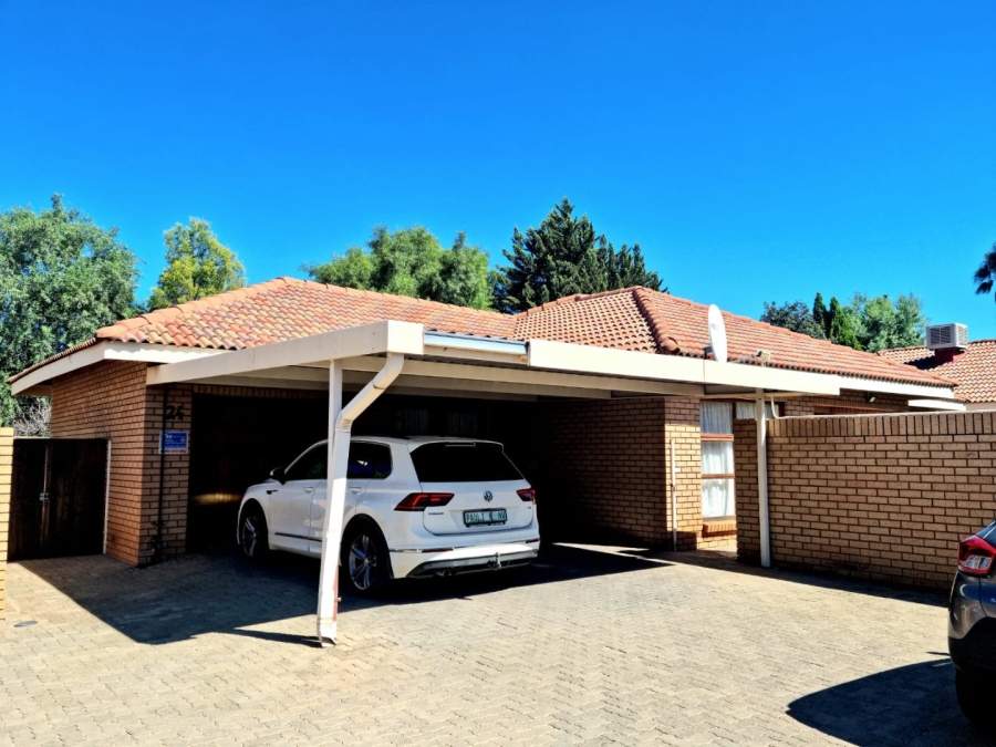 4 Bedroom Property for Sale in Roylglen Gardens Northern Cape